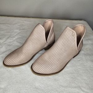 Seven 7 Boho Blush Ankle Boot Size 9